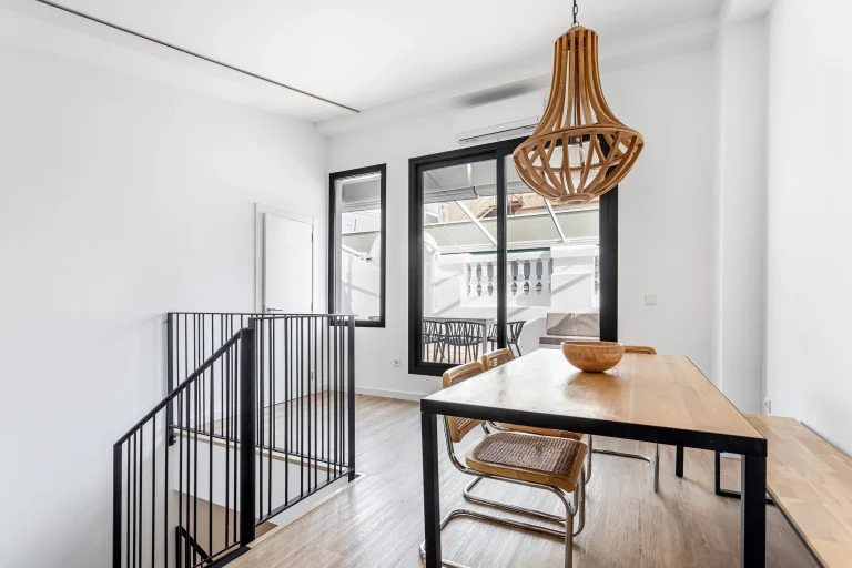 Duplex EXTERIOR COM TERRAÇA