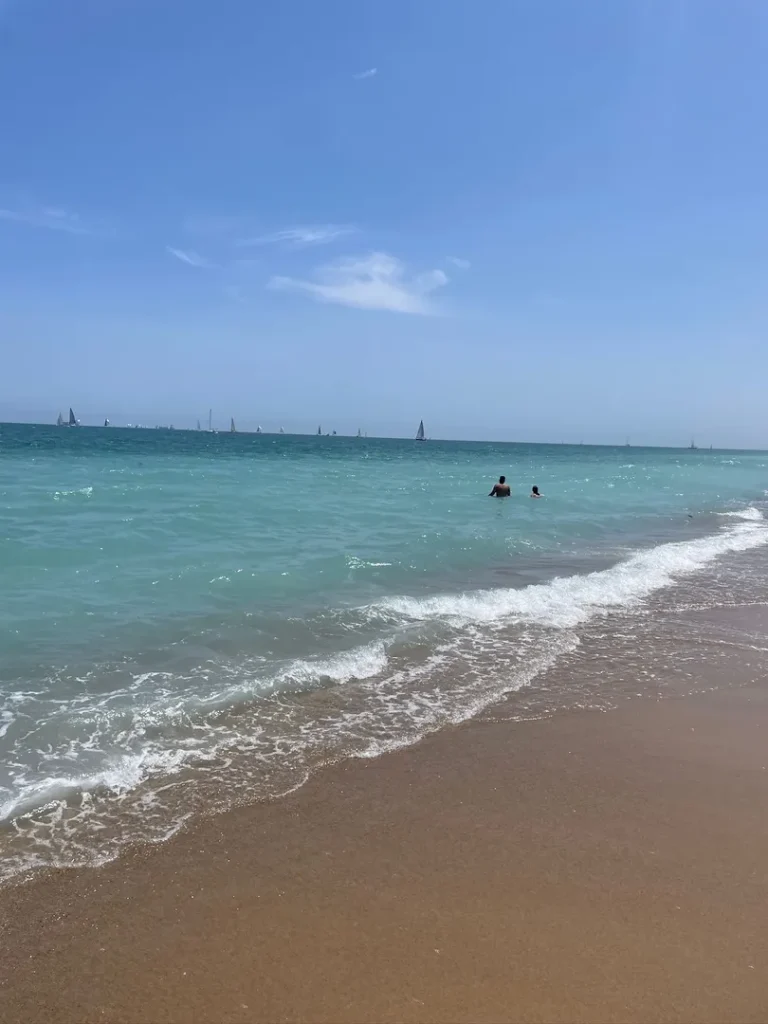 praias perto do centro de valência