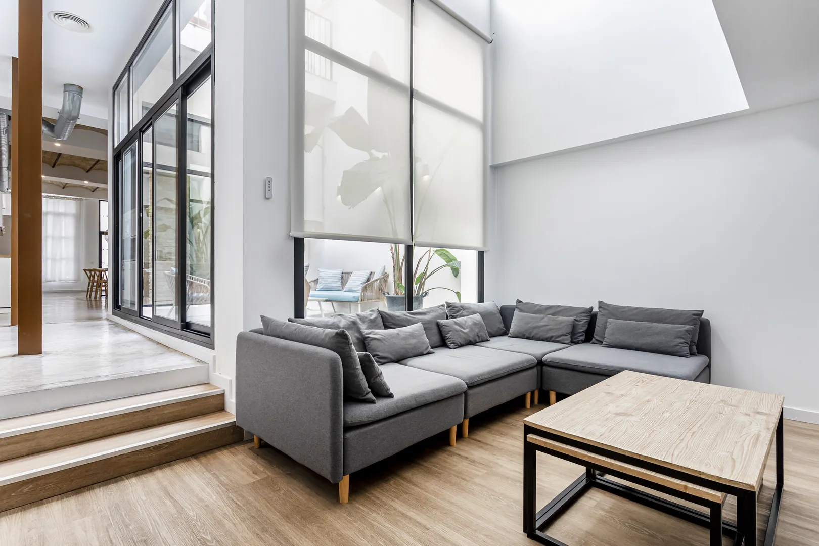 Sala ampla e luminosa de apartamento Aire Holidays em Valencia
