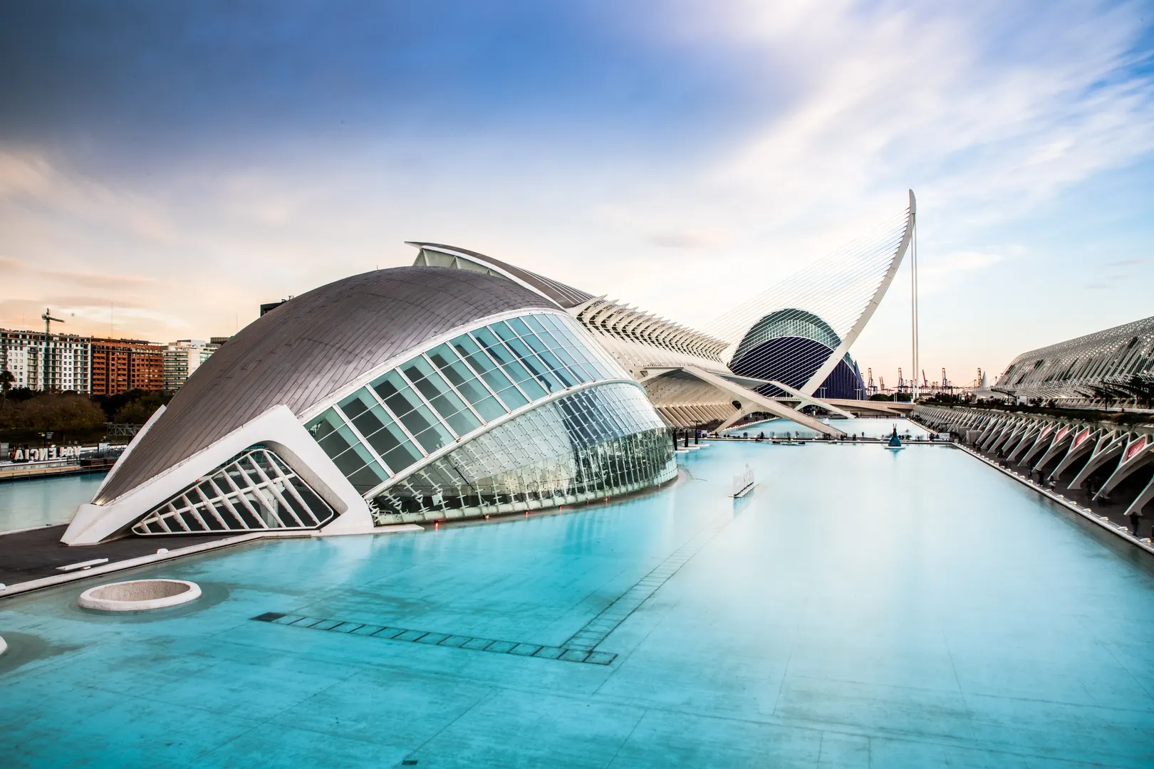 Cidade das Artes e das Ciências de Valência com céu claro
